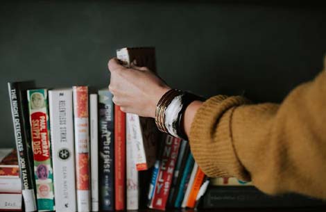 4 Books to Help You Thrive Despite a Dysfunctional Workplace